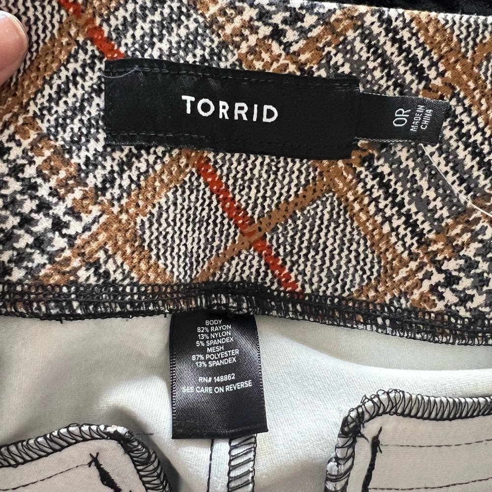 Torrid Pocket Pixie Flare Studio Luxe Ponte High-Rise Pants sz L NWT - Picture 5 of 5